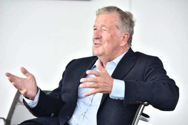 ROLF SCHNELLECKE: Outsourcing-Taktgeber als LHoF-Member