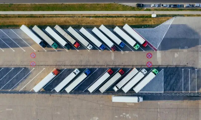 Dokumentenmanagement – Die Transportbranche ist bislang noch Schlusslicht bei der digitalen Transformation (Foto: Pexels / Marcin Jozwiak)