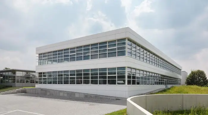 Vanderlande Industries - Vor Kurzem wurde in Mönchengladbach ein Zubau für 150 Mitarbeiter:innen eingeweiht. (Foto: Vanderlande / RS MEDIA WORLD Archiv)