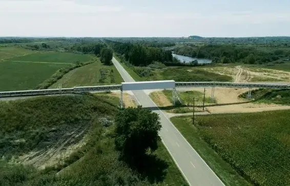 Überlandförderer - Echtbild Autobahnquerung nach Fertigstellung (Foto: Beumer / RS MEDIA WORLD Archiv)