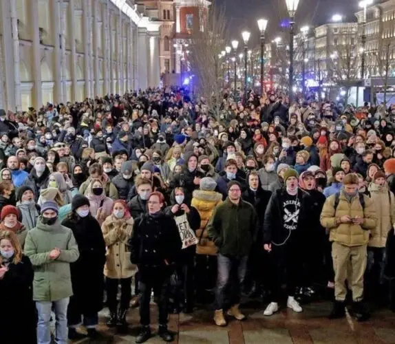 Putin-Krieg - In St. Petersburg kommt es immer wieder zu Protestkundgebungen gegen den Vernichtungskrieg gegen die Ukraine. (Foto: Rachelle Perry)