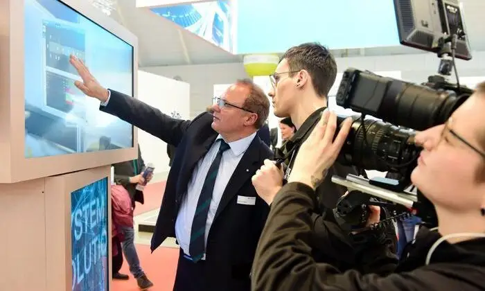 Auto-ID Branche - Über zwei Hallen feiert die Branche auf der LogiMAT 2022 vom 31. Mai bis 2. Juni in Stuttgart ein wahres Feuerwerk an Premieren und innovativen Neuentwicklungen ab. (Foto: Euroexpo / RS MEDIA WORLD Archiv)