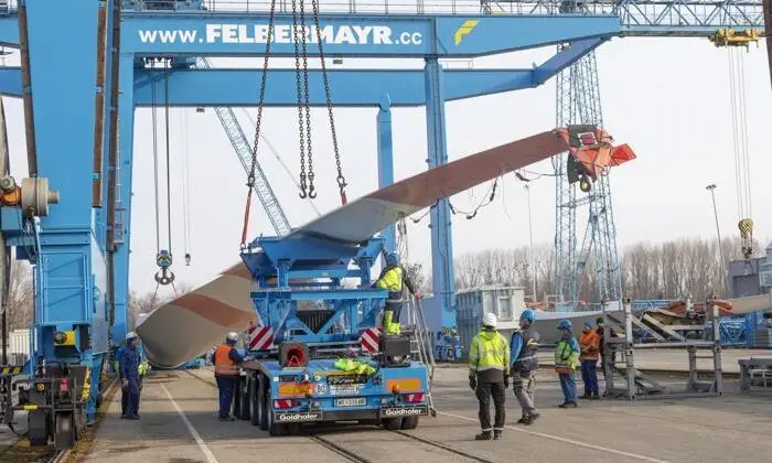 Blades - Das Felbermayr-Schwergutterminal in Linz (Foto: Felbermayr / RS MEDIA WORLD Archiv)