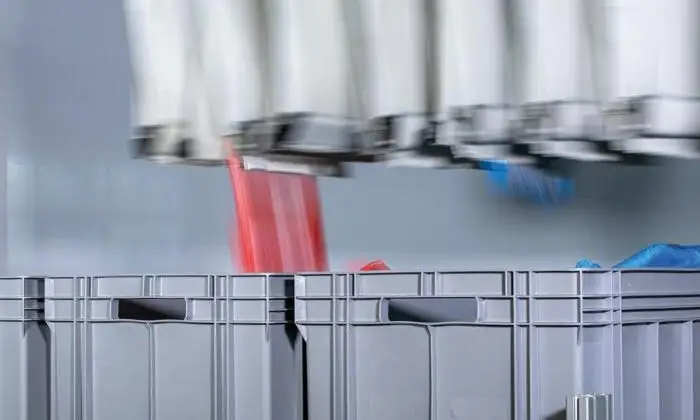 Value Chain - Taschensorter gelten als optimale Lösung für Omnichannel- und E-Commerce-Lager. Auf der LogiMAT präsentiert KNAPP seine innovative neue Taschenlösung AutoPocket. (Foto: Knapp / RS MEDIA WORLD Archiv)