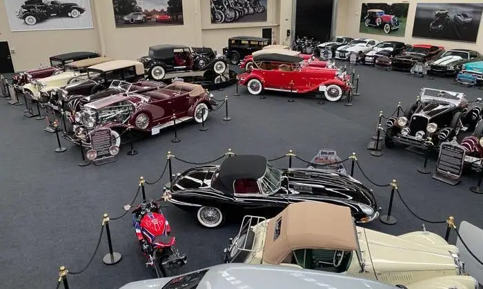 Autohaven – Efaflex-Schnelllauftore (siehe hinten rechts) machen das Museum in Christchurch zum wohltemperierten Tresor. (Foto: Efaflex / RS MEDIA WORLD Archiv)