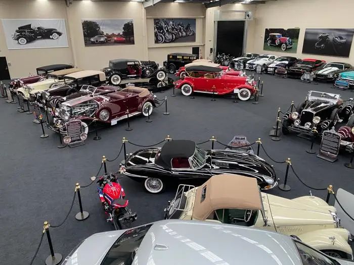 Autohaven – Efaflex-Schnelllauftore (siehe hinten rechts) machen das Museum in Christchurch zum wohltemperierten Tresor. (Foto: Efaflex / RS MEDIA WORLD Archiv)