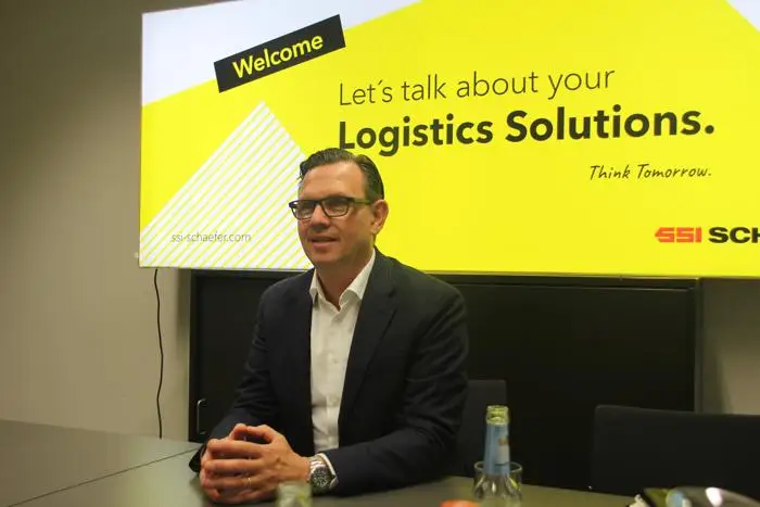 Steffen Bersch – „Wie während der LogiMAT 2022 angekündigt und von Ihnen eingangs erwähnt, Herr Schlobach, wollen wir Lager und Warenflüsse in Unternehmen neu denken.“ (Foto: RS MEDIA WORLD)