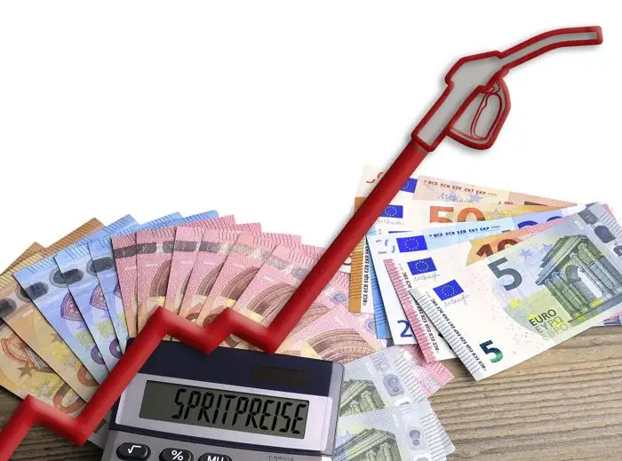 PMI September 2022 - Die Weitergabe höherer Kosten durch die Hersteller führte im August zu einem erneut kräftigen Anstieg der Verkaufspreise. (Foto: Thommy Weiss / www.pixelio.de) 