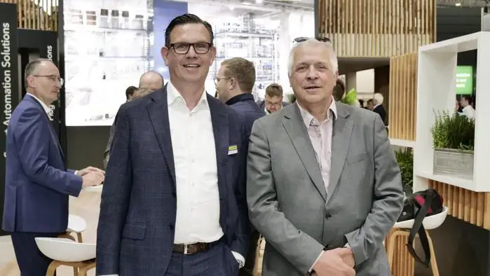 (v.l.) Steffen Bersch und Hajo Schlobach auf der LogiMAT 2022. (Foto: SSI Schäfer / RS MEDIA WORLD Archiv)