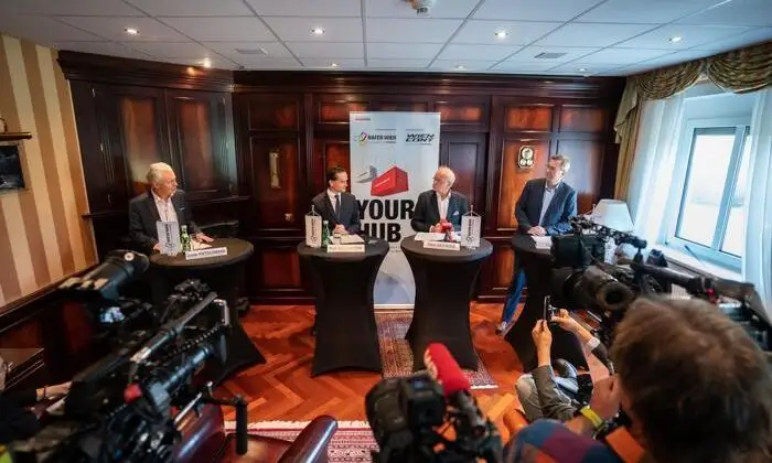 Wiener Hafen Historie - (v.l.) D. Pietschmann, K. Gollwitzer, O. Rathkolb, F. Lehr (Foto: David Bohmann / RS MEDIA WORLD Archiv)