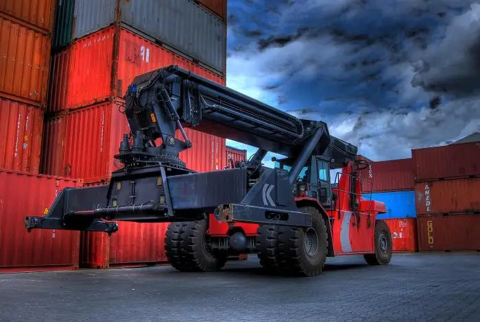 Containermarkt – Die Verlader und der Handel mischen die Karten bei den Frachtpreisen völlig neu. (Foto: Michael Ottersbach / www.pixelio.de)