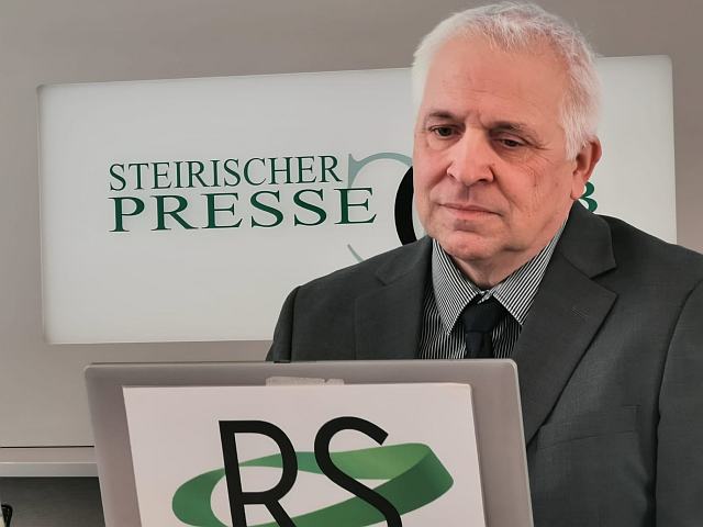 One Story–Multi Media – H. Schlobach: „Wir bewegen uns schon seit Jahrzehnten im deutschsprachigen Raum und unsere Medien haben schon immer eine internationale Ausrichtung. Diesen Weg verfolgen wir konsequent im Internet, das ohnehin keine Grenzen kennt.“ (Foto: Andreas Sattler / RS MEDIA WORLD Archiv)