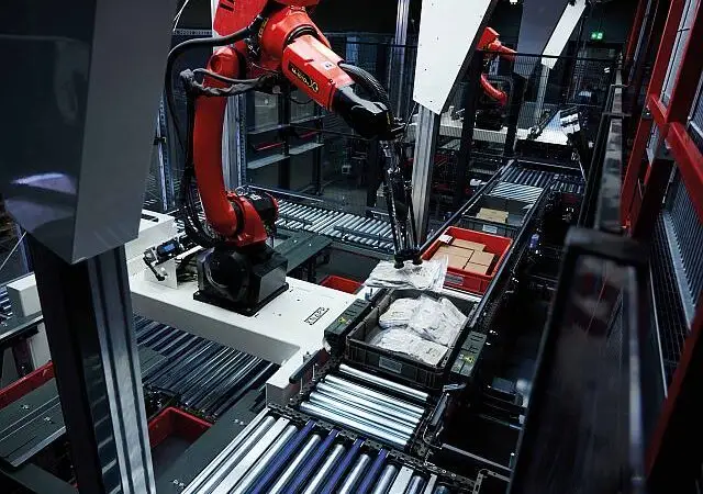Adolf Würth - Moderne Robotik-Anwendungen, wie Pick-it-Easy Robot, sind Teil der intelligenten Automatisierung und unterstützen die Mitarbeiter in ihrer täglichen Arbeit. (Foto: Knapp / Niederwieser / RS MEDIA WORLD Archiv)