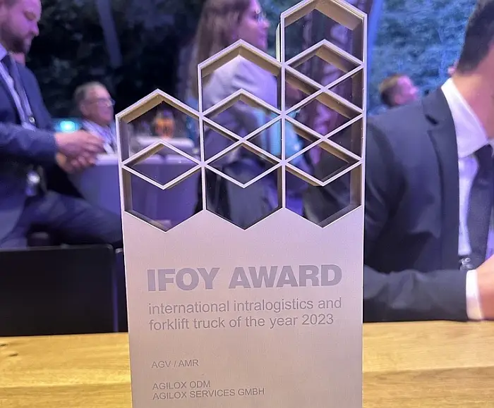 IFOY 2023 – Der Award in der Kategorie „Automated Guided Vehicle (AGV/AMR)“ ging an die Neukirchener AGILOX. (Foto: ifoy / RS MEDIA WORLD Archiv)