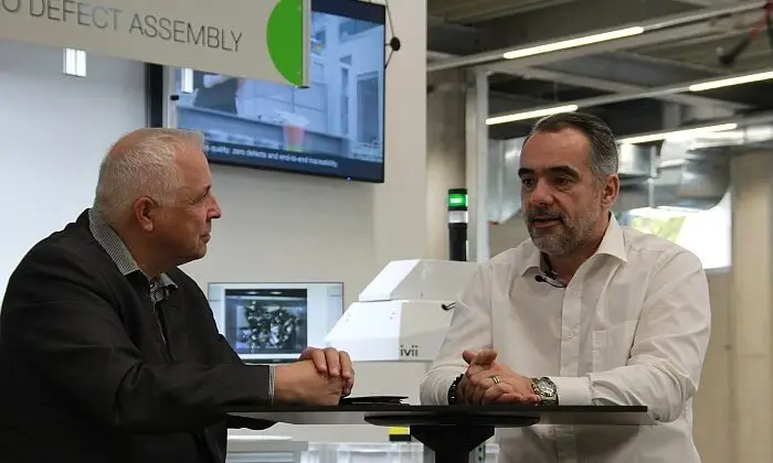 P. Stelzer (re.) - “Unser neues System ivii Iris, das wir auf der LogiMAT 2024 vorstellen wollen, ist als ein Kernsystem mit festgelegten Features erhältlich, das aber nahezu grenzenlos an andere Applikationen angepasst werden kann.” (Foto: Markus Rinner / RS MEDIA WORLD archive)