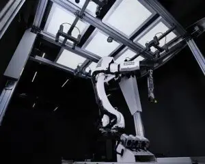 Knapp – Die leistungsstarke KI-Roboterstation der österreichischen Hightech-Schmiede, Pick-it-Easy Robot, handhabt zuverlässig Artikel mit unterschiedlichen Eigenschaften. (Foto: Knapp / RS MEDIA WORLD archive)