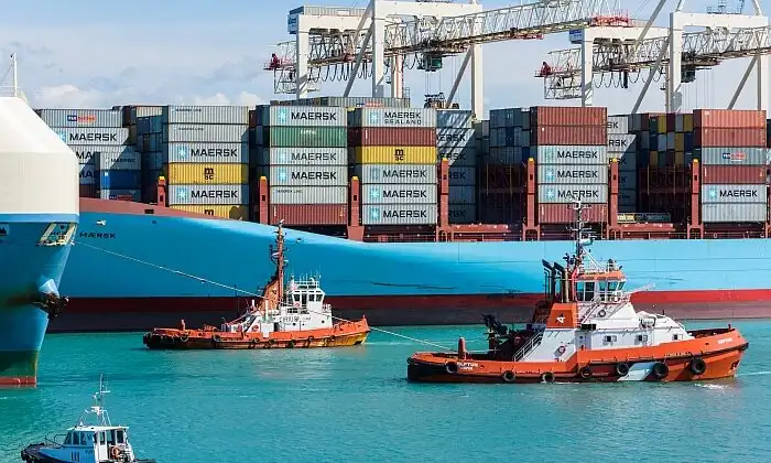 EU-CEE März 2024 – Die Wirtschaft der Balkanländer wächst schneller als etwa der Länder Frankreich, Deutschland oder Österreich. (Foto: Hafen Koper in Slowenien; Horst Schröder / www.pixelio.de)