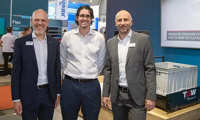 Strategische Partnerschaft – TGW und OPEX wollen gemeinsam USA und Europa erobern. v.l.: H. Puhl, A Stevens, Ch. Wolkerstorfer (CTO TGW Logistics) (Foto: TGW / RS MEDIA WORLD archive)