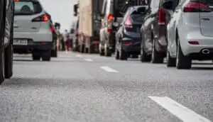 Urban Logistics - Angesichts der zunehmenden Urbanisierung und der damit verbundenen Herausforderungen wie Verkehrsstaus, Umweltverschmutzung und Lärmbelästigung, gewinnt das Konzept immer mehr an Bedeutung. (Foto: Petra Bork / www.pixelio.de)