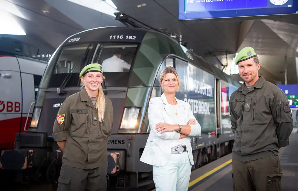 Airpower24 – BM K. Tanner (mi) bildete eigens für die Entwicklung eines Verkehrskonzeptes eine Projektgruppe. (Foto: Bundesheer / RS MEDIA WORLD archive)