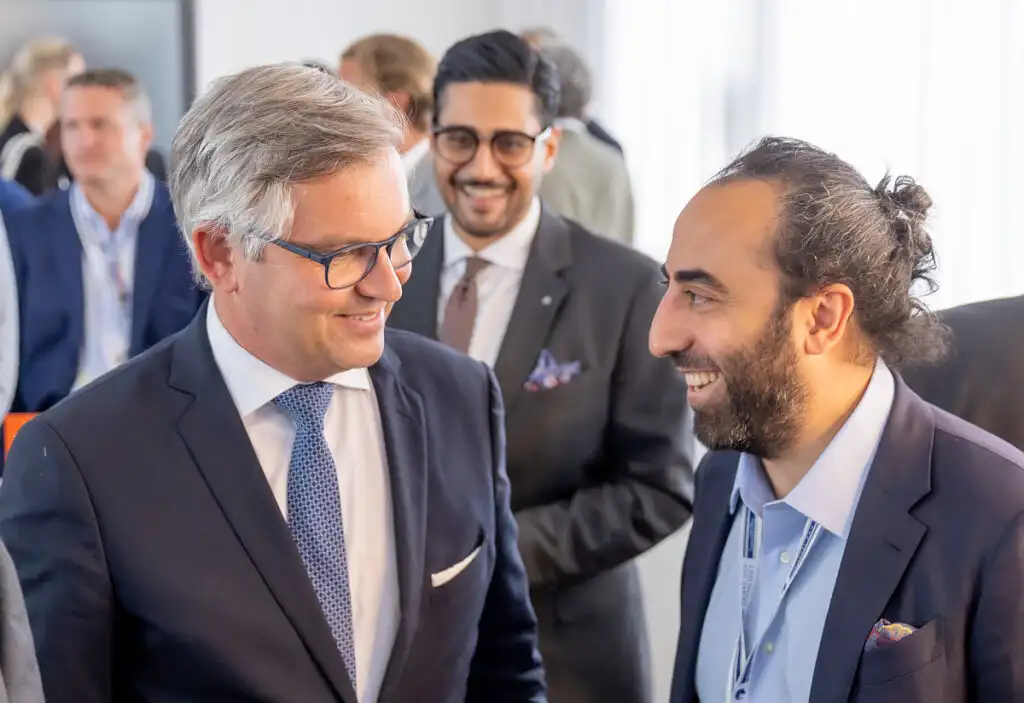 Wettbewerb – BM Brunner stellte sich den kritischen Fragen der Unternehmer:innen zur Stärkung des Wirtschaftsstandortes Österreich. Im Hintergrund M. Alagha. (Foto: Senat / Roland Hirt / RS MEDIA WORLD archive)