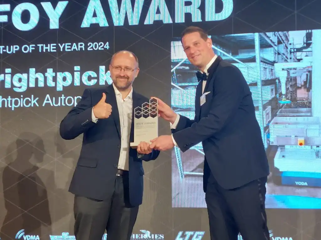 IFOY 2024 – Brightpick wurde zum Startup of the Year. Insgesamt konnten sich sechs Winner über die Trophäe freuen. (Foto: RS MEDIA WORLD archive)