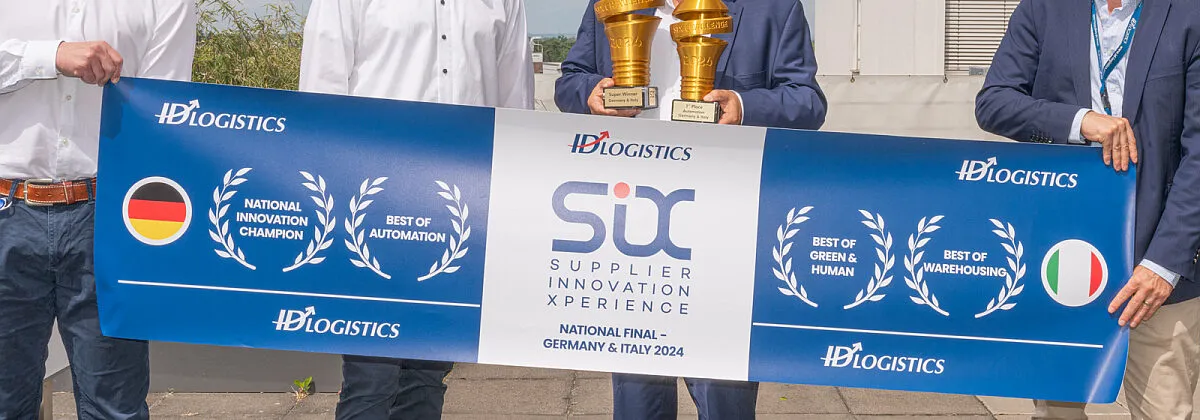 SIX Challenge 2024 – Ge. Weigand ist stolz auf den Preis, den die internationale ID-Logistics-Jury für den AMR Open Shuttle Fork verlieh. (v.l. M. Gräber, S. Kissel, beide ID Logistics Germany; G. Weigand, Knapp Germany; R. Otto, ID Logistics Germany) (Foto: IDLogistics / RS MEDIA WORLD archive)