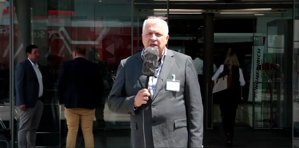 ÖLT Hajo Schlobach führt durch die Sendung rund um den größten Logistikevent in Österreich. (Foto: RS MEDIA WORLD archive)