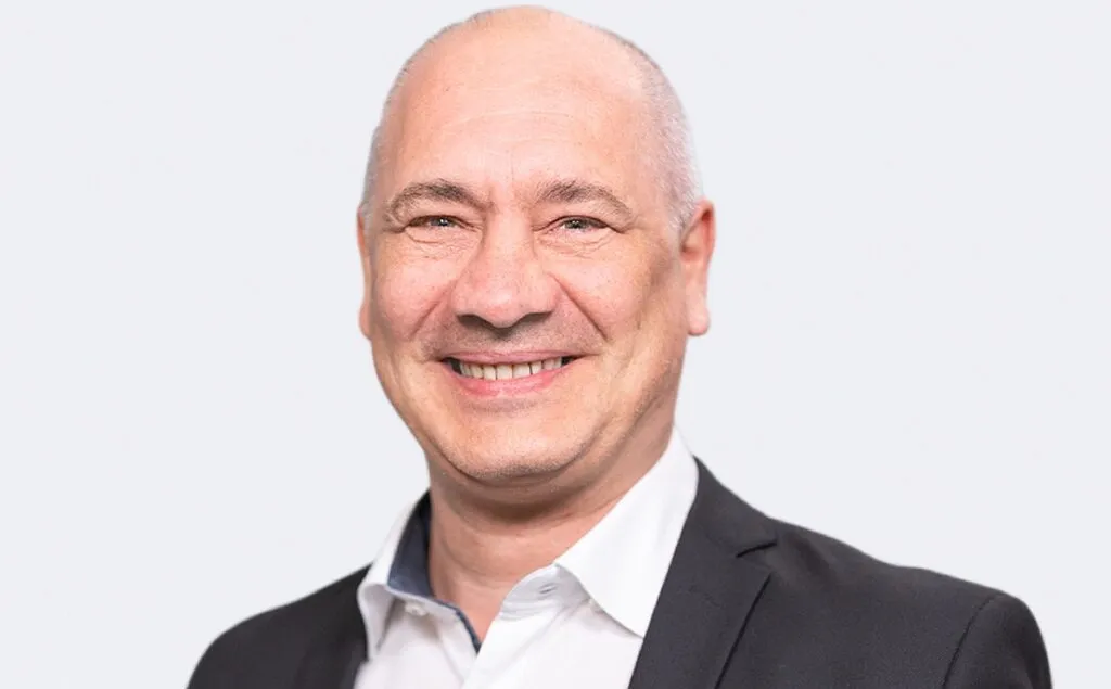 David Eisenhut: “Die Platzersparnis der Technologie führt zur größtmöglichen Lagerdichte. Wer die Kapazität seiner Halle maximal auslasten will und möglichst viel Flexibilität im Handling der Ladungsgüter braucht, kommt an einer Verschieberegalanlage daher kaum vorbei. (Foto: SSI / RS MEDIA WORLD archive)