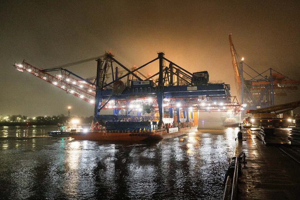 CTA - Die Inbetriebnahme von insgesamt 14 Doppellaufkatze-Containerbrücken erfolgt schrittweise im Laufe des Jahres 2025. (Foto: Thies Rätzke / HJS MEDIA WORLD archive)