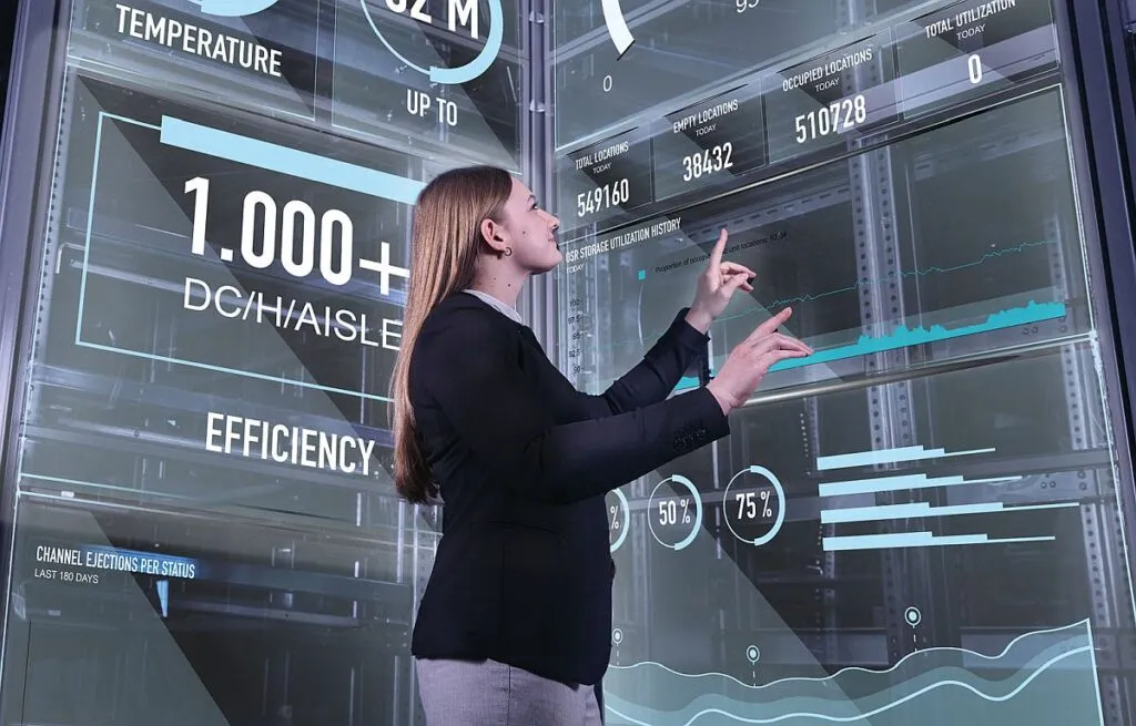 Knapp auf der LogiMAT 2025 – Auf dem Messestand ist KI eines der zentralen Themen der Logistikautomations-Spezialsiten (Foto: Knapp / HJS MEDIA WORLD archive)