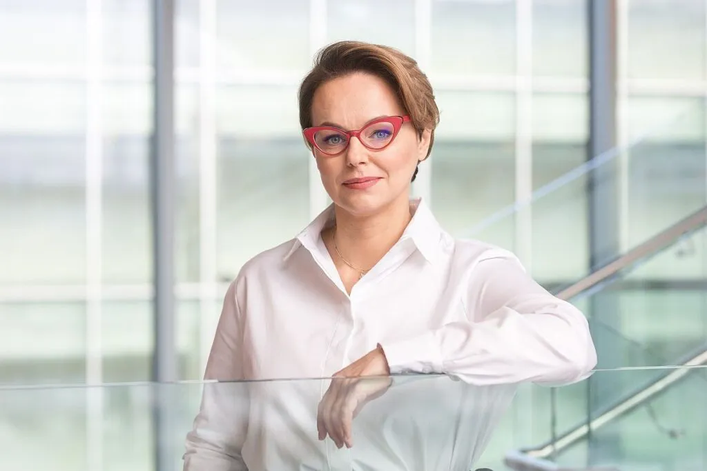 Girteka - L. Senkevičienė: “Intermodale Lösungen zeigen, dass die Logistikbranche durch Zusammenarbeit die ökologischen Herausforderungen meistern und eine grünere und effizientere Zukunft gestalten kann." (Foto: Girteka / HJS MEDIA WORLD)