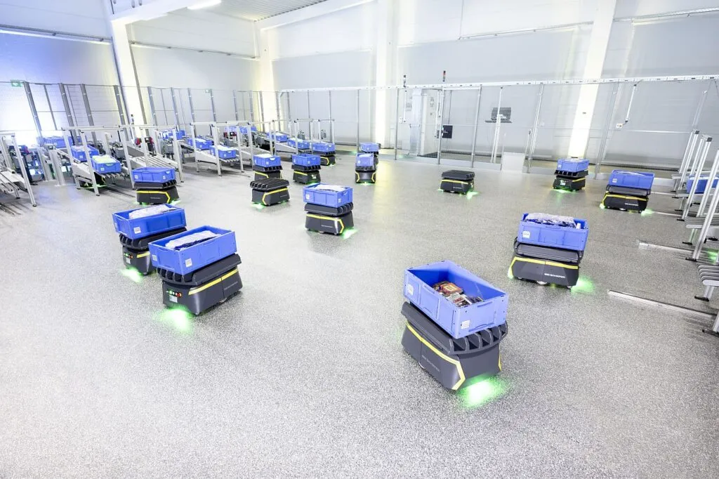 FastBots Solution - Kann die Intralogitik-Lösung ein Gamechanger in der Intralogistik sein? - Davon ist man zumindest bei SSI Schäfer überzeugt. (Foto ssi schäfer / HJS MEDIA WORLD)