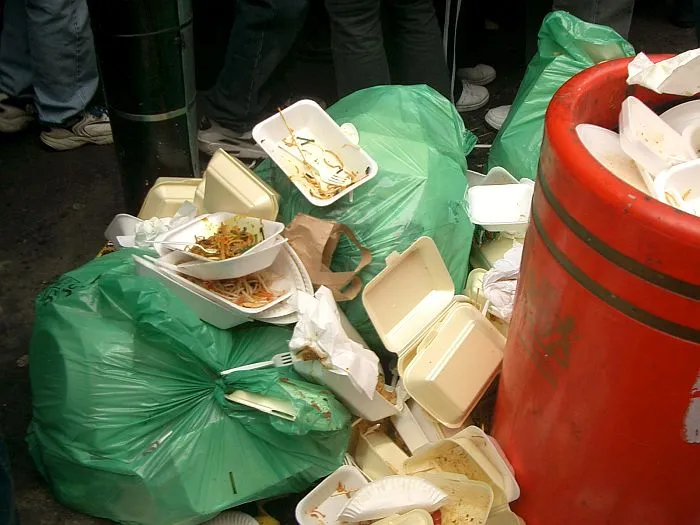 ESG-Berichterstattung - Verstöße gegen REACH, RoHS und die PFAS-Regulatorik sind an der Tagesordnung, weil im SAP-System falsche und teilweise völlig irreführende Daten dazu gespeichert sind. (Foto: Herbert Dazo / www.pixelio.de)