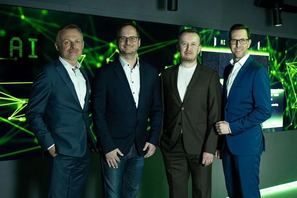 KEBA - (v.l.) A. Schoberleitner, F. Kyriakopoulos, S. Ganibegovic, Ch.Knogler nach der Fixierung der Übernahme. (Foto: Keba / HJS MEDIA WORLD archive)