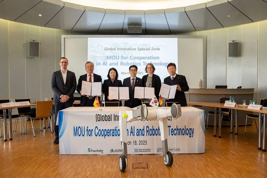 Wissenschaft – Fraunhofer IML und Daegu Institute bei der Unterzeichnung der Absichtserklärung. (Foto: Fraunhofer /HJS MEDIA WORLD archive.)