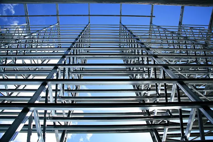 Logistikimmobilien - Der Logistikmarkt ist ein sensibler Indikator für die makroökonomischen Entwicklungen und damit die am schnellsten auf volkswirtschaftlich geänderte Rahmenbedingungen reagierende Assetklasse. (Foto: Rainer Sturm / www.pixelio.de)