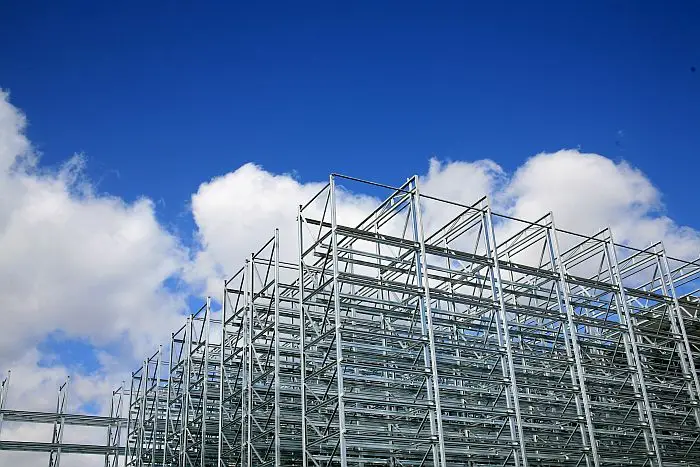 Logistikimmobilien – Die aktuelle Marktsituation führt zu einer stärkeren Nachfrage nach flexiblen Vertragskonstruktionen. Unternehmen suchen derzeit gezielt nach Lösungen mit kurzen Mietvertragslaufzeiten und Verlängerungsoptionen. (Foto: Rainer Sturm / www.pixelio.de)