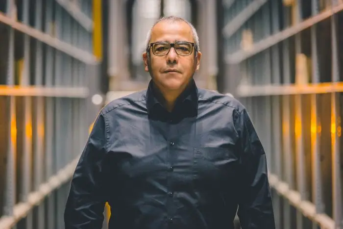 M. Aydindag: „Mit der Skalierung von KI-Infrastruktur hängen Deployment-Geschwindigkeit und Verfügbarkeit unmittelbar von der Leistungsfähigkeit der Logistik ab.” (Foto: Arvato / HJS)