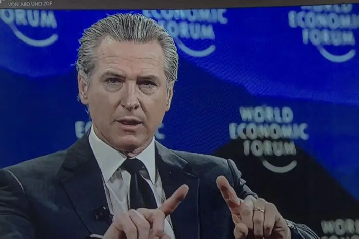 G. Newsom - Ein scharfer Kritiker der aggressiven Weltpolitik D. Trumps auf dem Weltwirtschaftsforum in Davos 2026 (Foto: HJS)