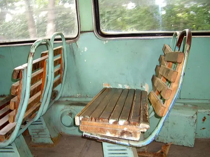 Russland - Die russische Volkswirtschaft ist schon vor dem Krieg mit ernsthaften Substanzverlusten konfrontiert. Die Substanzverluste sind schleichend. (Foto: In einer Straßenbahn in Wladiwostok. Jezy Sawluk / www.pixelio.de)